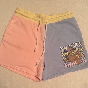 Scooby-Doo Snack Graphic Colorblock Women’s Shorts - Pastel Pink & Blue